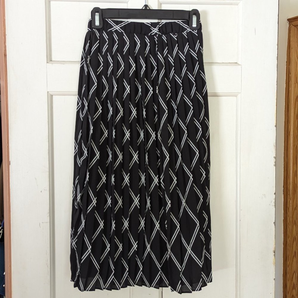 Banana Republic Pleated Black and White A-Line Skirt